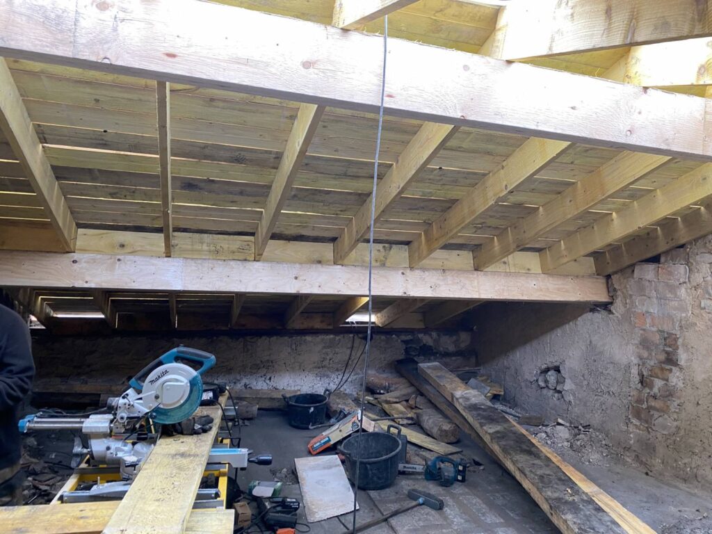 charpentier bois autour de moi couvreur charpentier a proximite couvertures laurencin bordeaux metropole